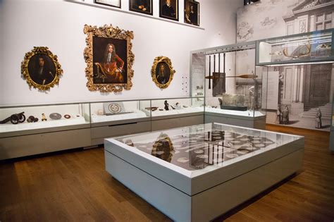 THE STORY OF THE WORLD'S FIRST PUBLIC MUSEUM.